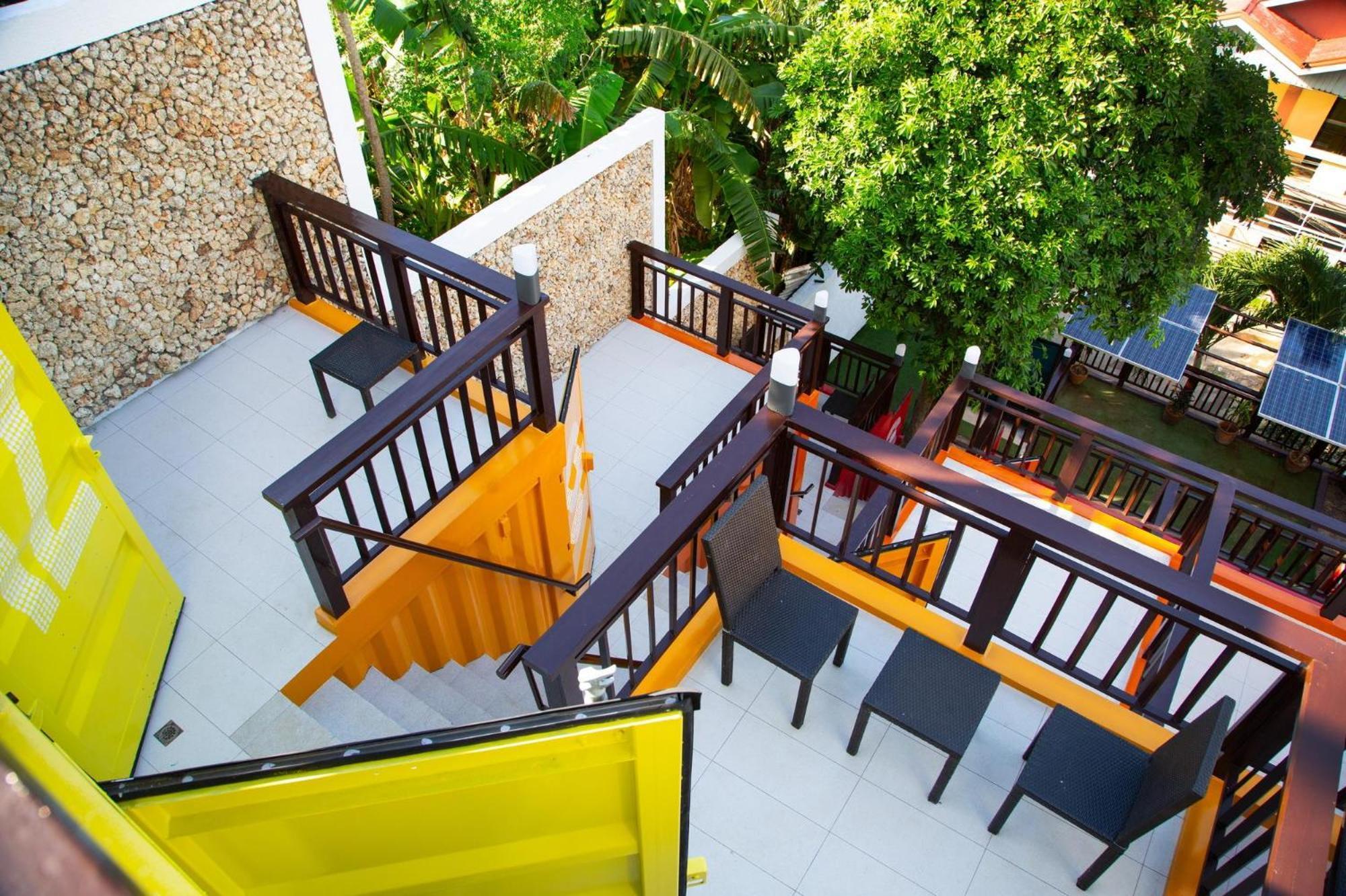 Chillax Boracay Hostel Yapak Exterior photo